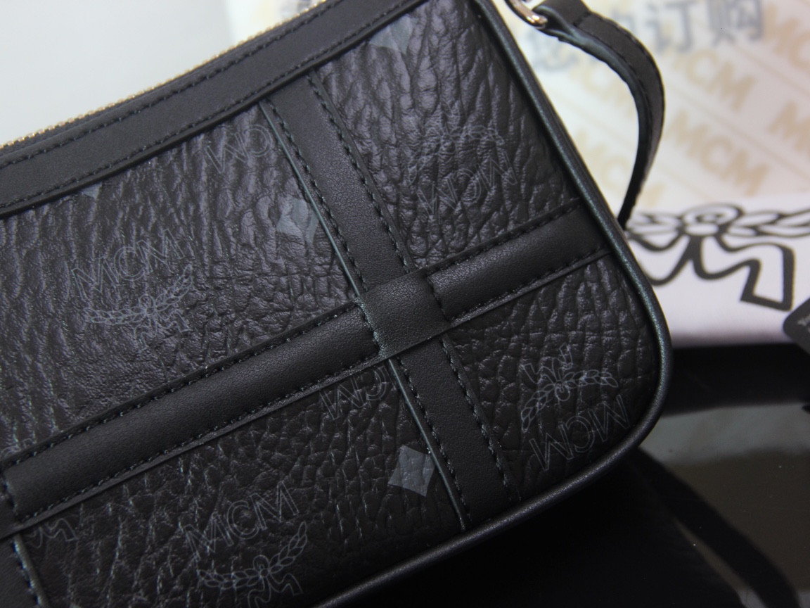 Mcm New Underarm Bag Black - Image 5