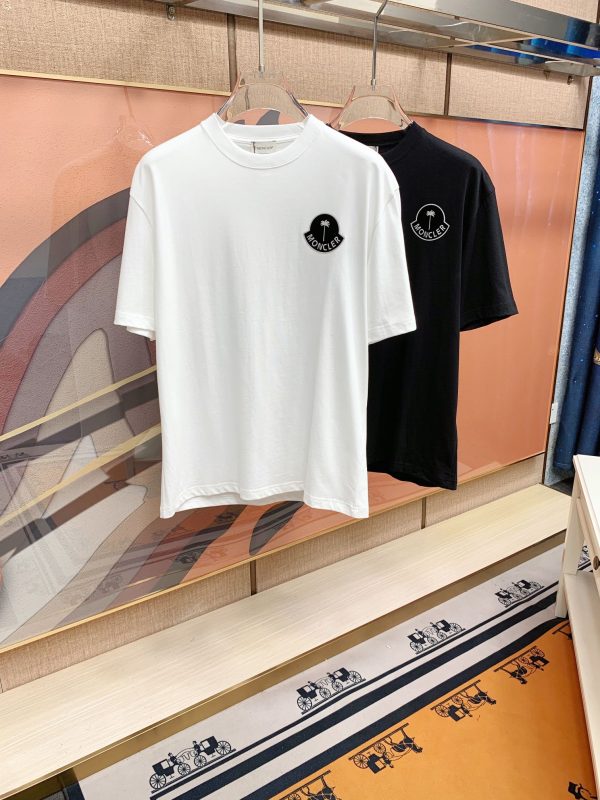 MONCLER 2023 spring and summer new logo design couple short-sleeved T-shirts! Counter synchronization