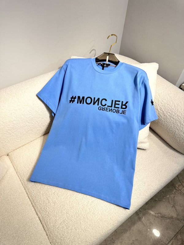 . Moncler Mengkou Men and women with the same style couples spring and summer latest counters with the same style, trendy brand logo casual short-sleeved T-shirt