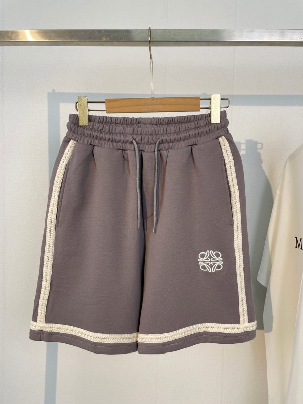 LOEWE# Exclusive custom weaving and dyeing pure cotton material has a superb texture. Front and rear panels are embroidered with a small Loewe logo