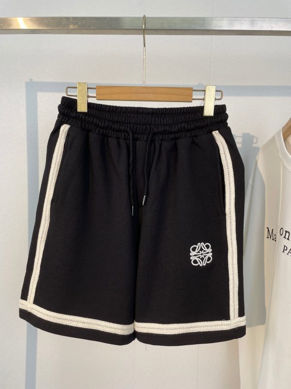 LOEWE# Exclusive custom weaving and dyeing pure cotton material has a superb texture. Front and rear panels are embroidered with a small Loewe logo