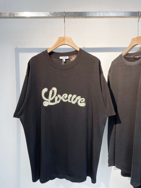 LOEWE exclusive custom weaving and dyeing pure cotton material has a superb texture. The front panel is classic LOEWE cactus ? embroidered letters