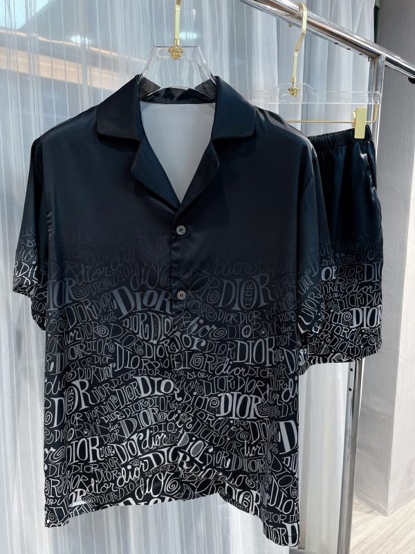 Dior high-end loungewear set, unisex, made of high-definition Korean silk fabric, the upper body is comfortable