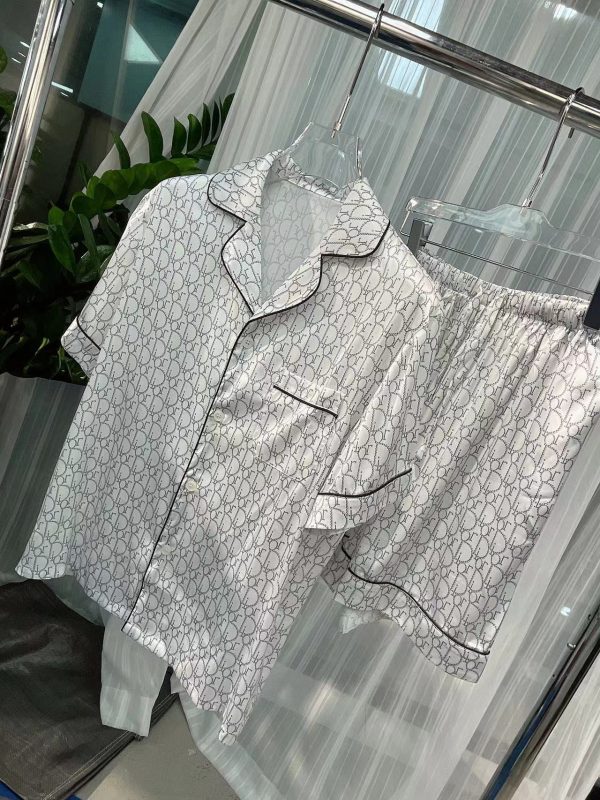 Explosive style, actual shooting, Dior high-end loungewear suit, the same style for men and women, made of high-definition Korean silk fabric, the upper body is comfortable, size M-3XL