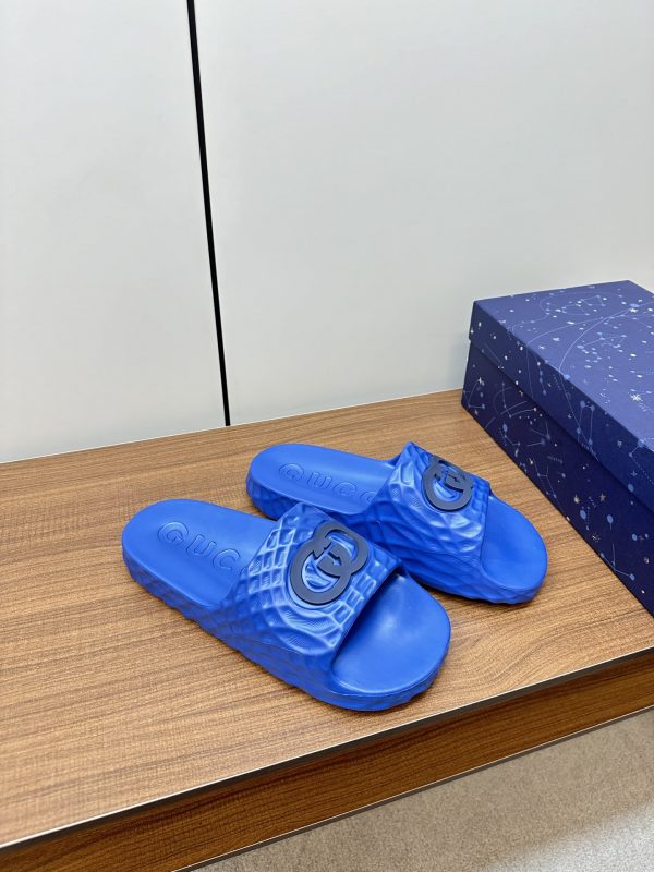 Gucci’s latest couple’s slip-flops blue A
