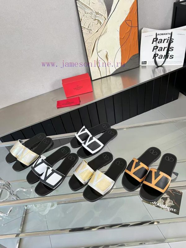 ψυφισαν με παντοφλες | Valentino, 25 new spring/summer collection, Valentino color blocked flat bottomed slippers, hv6j7enb | dior strap
