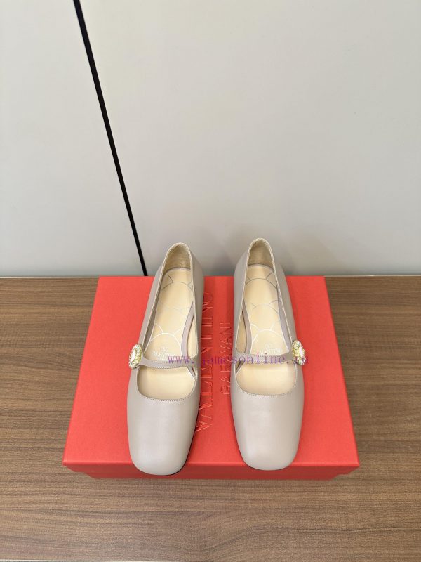 κιτρινα πεδιλα ανατομοκα 2018 | Valentino VT25ss Malizhen Low Heel Fashion Single ShoeUnparalleled quality and workmanship, rrnjrika | ανδρικα φουλαρια prada