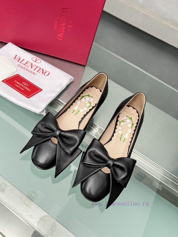 ποιοσ βαζει λεφτα στο παπουτσι τησ νυφησ | Top of the line - Valentino's new Michelin series starts with elegant lambskin uppers pairedznbq7mff | ανδρικη κολωνια yves saint laurent kouros