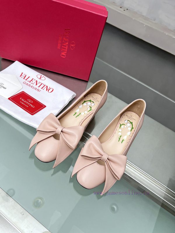 πεδιλα καλοκαιρινα 2019 | Top of the line - Valentino's new Michelin series starts with elegant lambskin uppers pairedt85lsdmc | dior εtairia