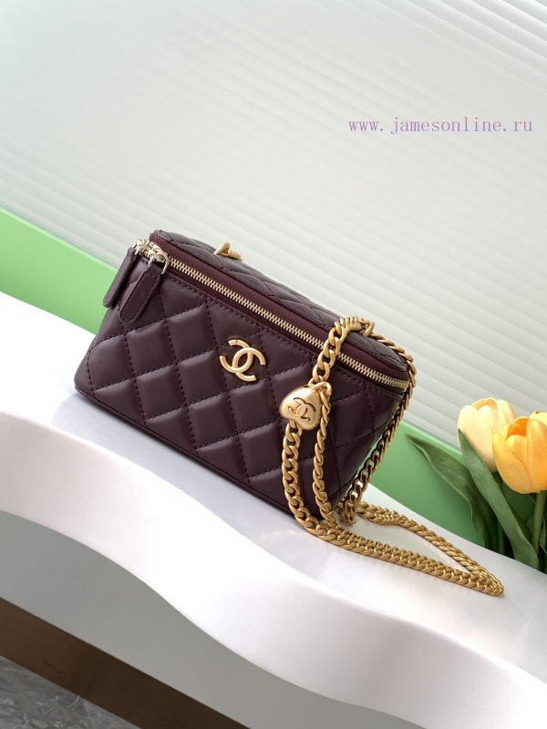 ποσο κοστιζει μια chanel τσαντα | Chanel Bag The 24k box bag features the most beautiful heart-shaped adjustable buckle and ad 29sya11y | chanel ωραριο