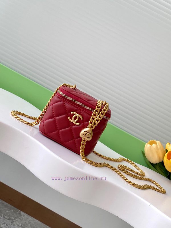 τσαντες με αλυσιδα τυπου chanel | Chanel Bag The 24k box bag features the most beautiful heart-shaped adjustable buckle and ad fbag4ps5 | τσάντες chanel 2016